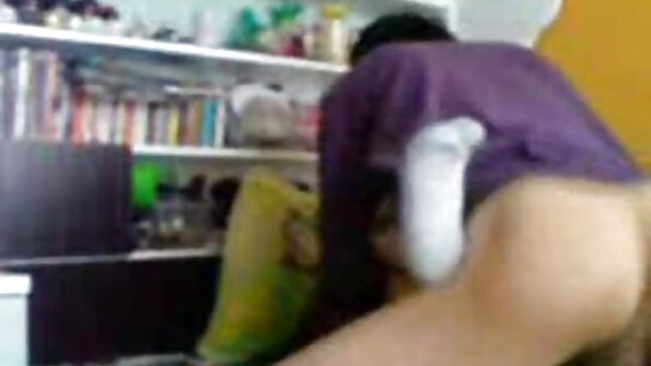 Salope tatouée fait une pipe dans la sites porno japonais gorge devant la caméra et avale du sperme sans résidus